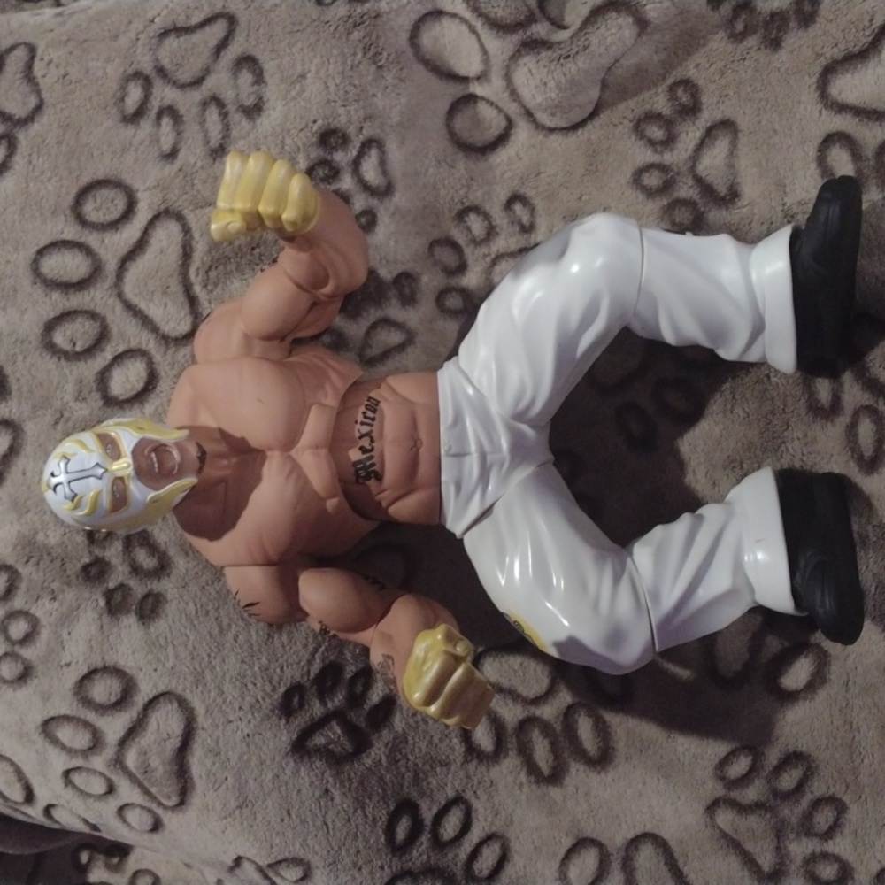 WWE Jakks Pacific 2005 Rey Mysterio 13 inch action figure Preowned